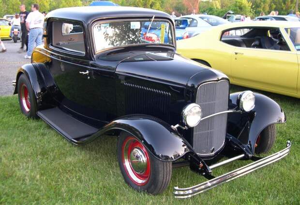 Легендарный Ford Deuce Coupe и несколько хотродов на их базе
