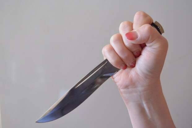 Из-за ревности жительница Твери ударила кухонным ножом приятеля