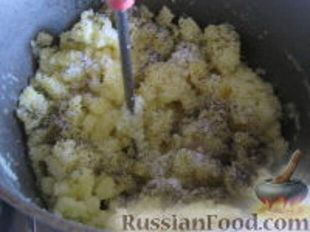 Фото приготовления рецепта: Домашние вареники с картошкой - шаг №4