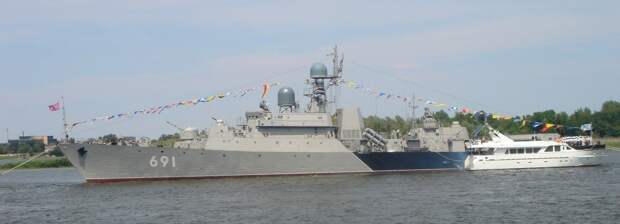 РК «Татарстан» на параде в честь Дня ВМФ в Астрахани, 2012 год