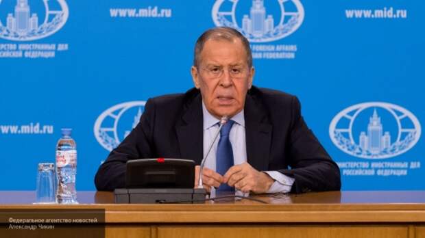 МИД РФ предположил об отравлении Навального при транспортировке в ФРГ МИД РФ предположил об отравлении Навального при транспортировке в ФРГ