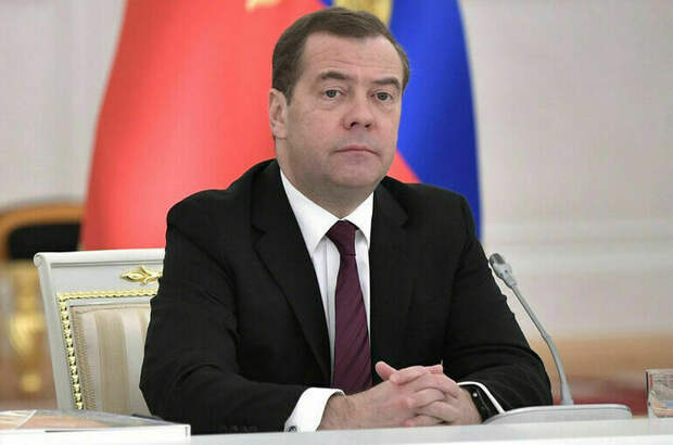 Медведев сравнил саммит по Украине с выпасом скота в Альпах