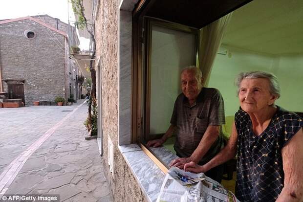 Жители итальянской деревни раскрывают секрет своего долголетия: любовь и свежие продукты долгожители, жизнь, италия, удивительное рядом