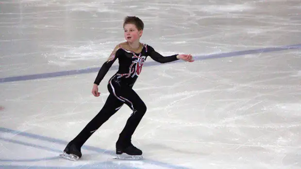 «Хорошо, что есть стремление штурмовать непокорённые вершины»: фигурист Белявский исполнил на тренировке пятерной прыжок