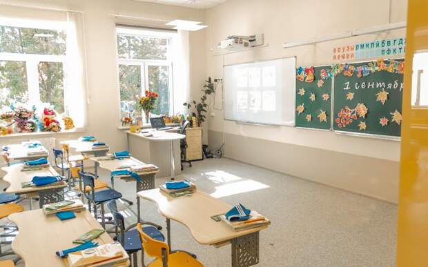 В России призвали уравнять ставку учителя с МРОТ