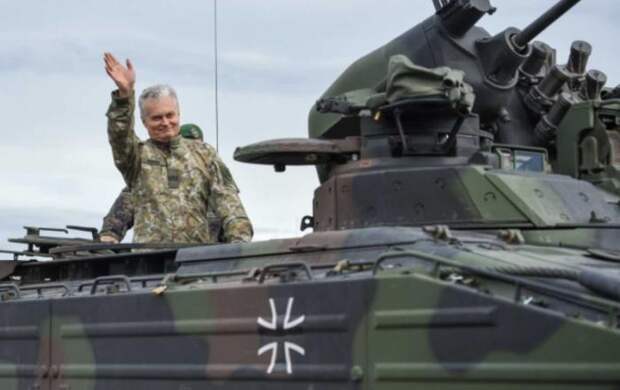 Уязвимая Литва: хозяевам дома со стеклянными стенами опасно браниться с соседями