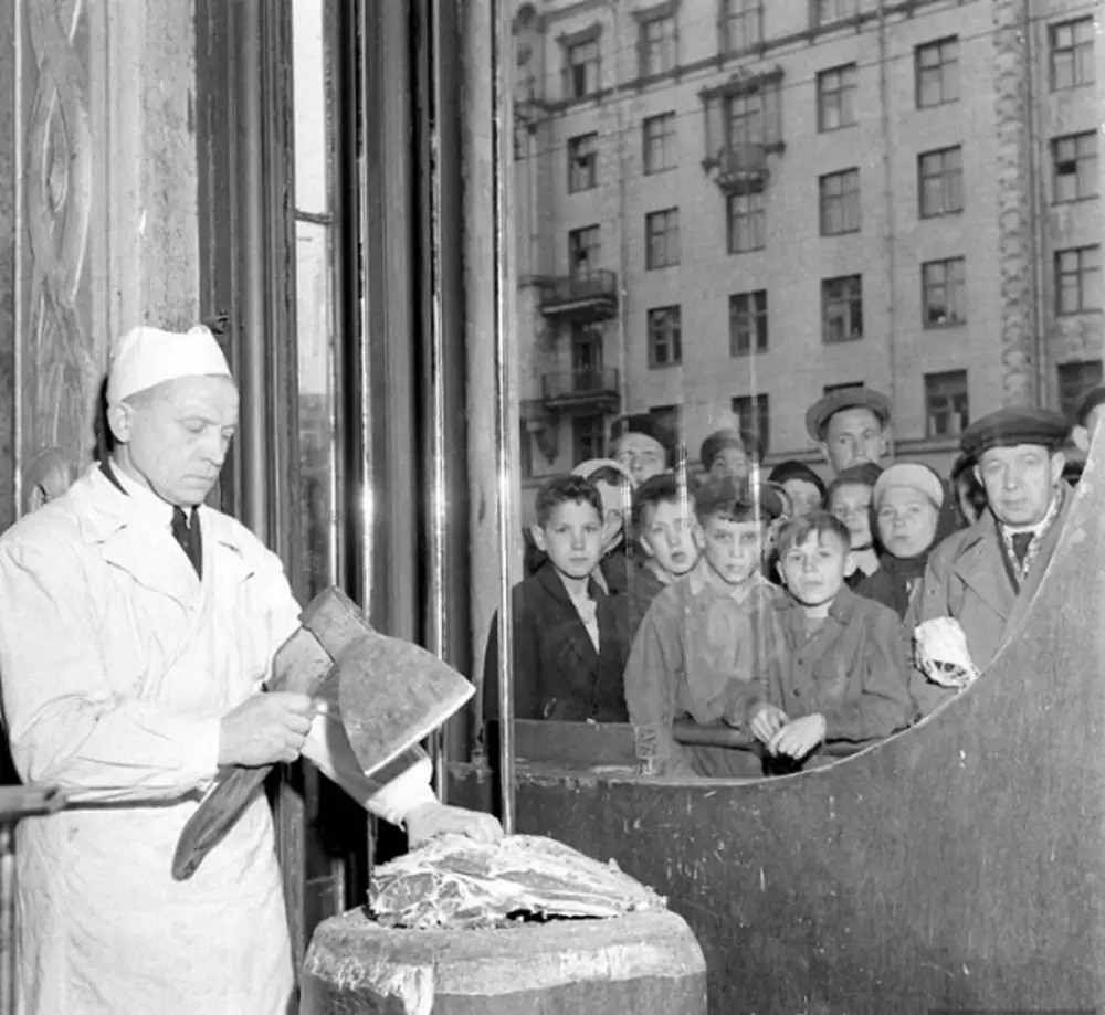 Послевоенная жизнь в ссср. 1947 Елисеевский. Москва 1947 год. Послевоенные продукты. Послевоенный СССР.