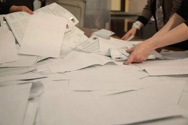 Документы на выдвижение на выборах губернатора Петербурга в Избирком подали 18 кандидатов