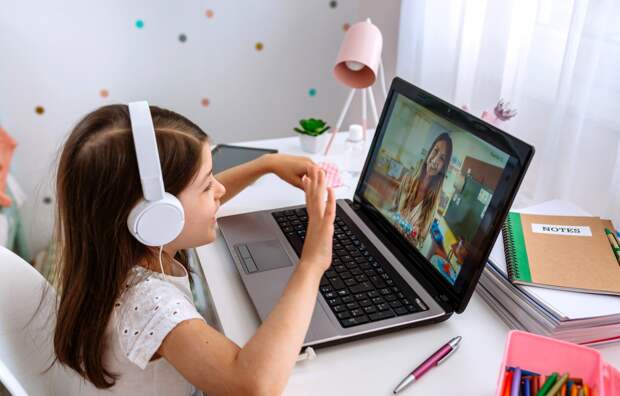 https://www.funtazia.bg/wp-content/uploads/2021/03/girl-watching-online-class-of-her-teacher-JVA5PKG-scaled.jpg