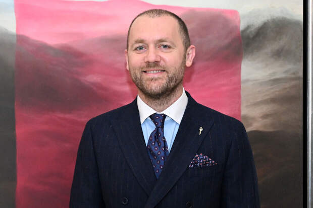 Актер Денис Шведов избавился от залысин с помощью пересадки волос