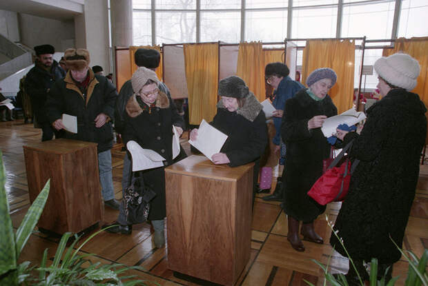 Голосование по новому проекту Конституции, а также выборов в Госдуму и Совет Федерации