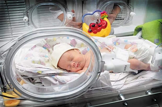 Четыре новорожденных остаются под наблюдением в новокузнецком роддоме