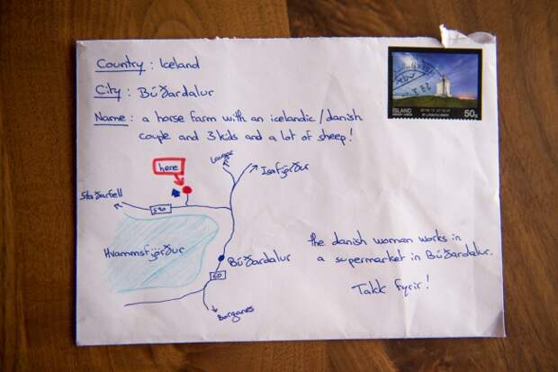 Мужчина забыл адрес и нарисовал вместо него карту на конверте. Письмо нашло получателя!