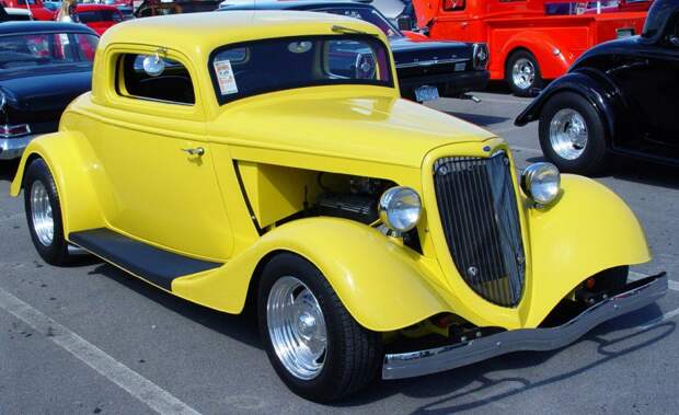 Легендарный Ford Deuce Coupe и несколько хотродов на их базе