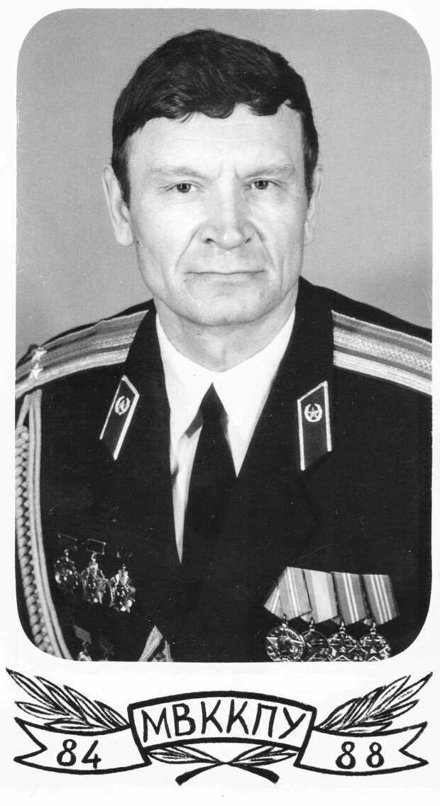 Отец — полковник Виктор Шатских