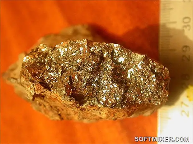 железный метеорит. авгит базальт марсианский метеорит. метеорит самородок. самородки камней. камень с золотом внутри.