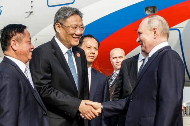 10 лет «Поясу и пути» и переговоры с Си: Путин прибыл в Пекин