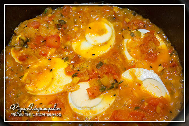 Яйца в томатном соусе