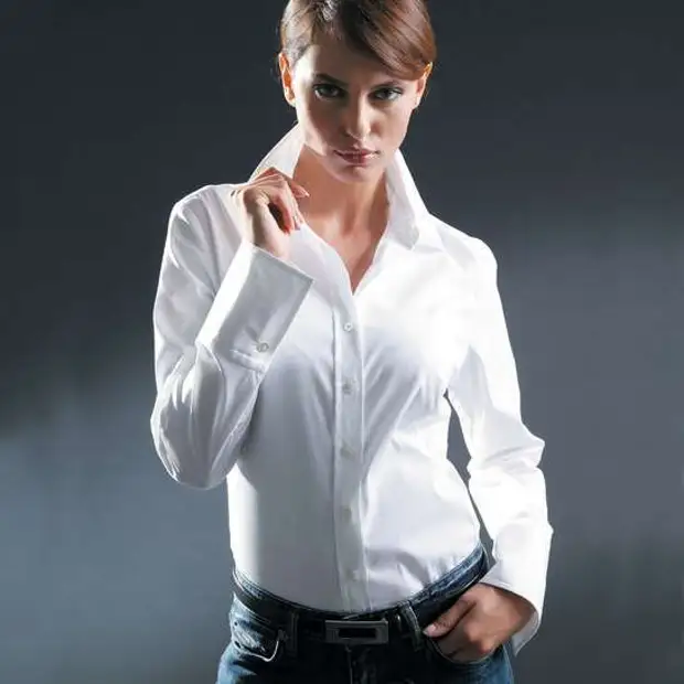 Фото девушки в белой рубашке