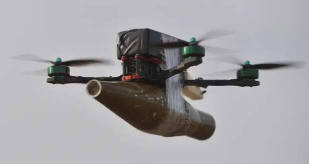 Опубликованы кадры, на которых осколки от взрыва FPV-дрона полностью прошли мимо