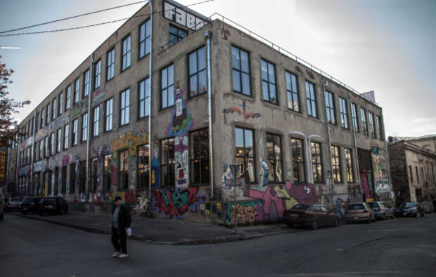 Хостел в Тбилиси (Грузия), переделанный из бывшей швейной фабрики.