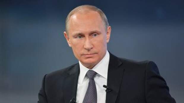 Президент России Владимир Путин отвечает на вопросы россиян во время ежегодной специальной программы Прямая линия с Владимиром Путиным. Архив Президент России Владимир Путин отвечает на вопросы россиян во время ежегодной специальной программы Прямая линия с Владимиром Путиным. Архив