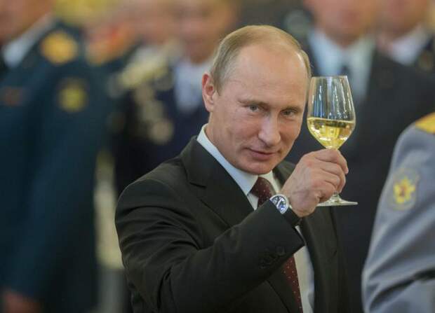 Песков: у Путина нет традиции "проставляться" на день рождения