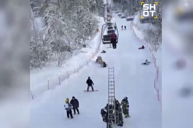 Десятки людей дважды застряли на подъемнике горнолыжного курорта в Подмосковье