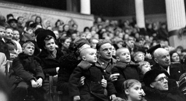 10. Зрители в цирке на Цветном бульваре, Москва, 1947 год архив, исторические фото, фото, фото из прошлого