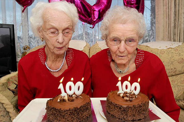 Двойняшки, отпраздновавшие 100-летний юбилей, делятся секретом долголетия