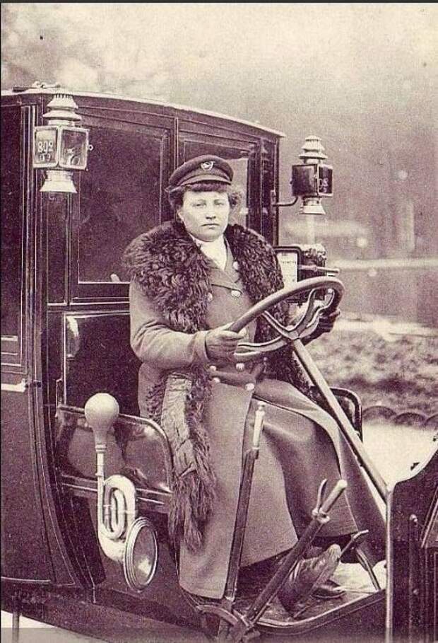Мадам Декурсель, первая женщина-таксист в Париже, 1909 год Историческая фотография, редкие фотографии, ретро фото, фото