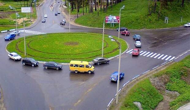 Новые правила проезда кругового перекрестка вступают в силу завтра