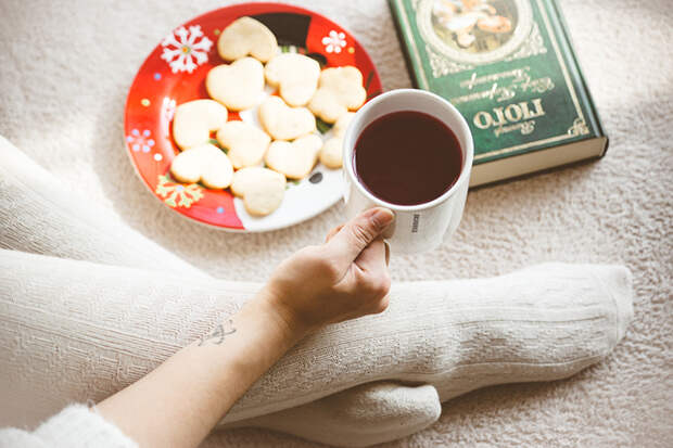 Olga choi fashion blogger myblondegal South Korea smart casual elegant Blackfive purple coat Michael Kors Jet Set bag Enzo Angiolini white oxford shoes Johnstons tartan scarf -07035