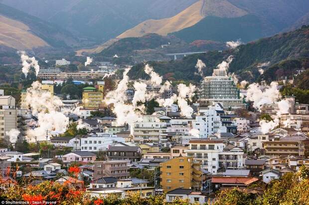 Японский город на вулкане — преисподняя, где люди живут, словно в раю