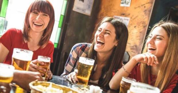 Немецкие ученые объяснили, почему пиво помогает нам стать счастливее