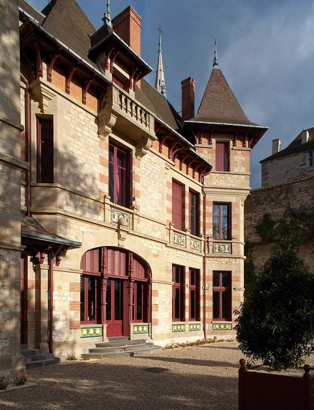 Дом Мантена построен в конце XIX века на месте дворца Бурбонов.