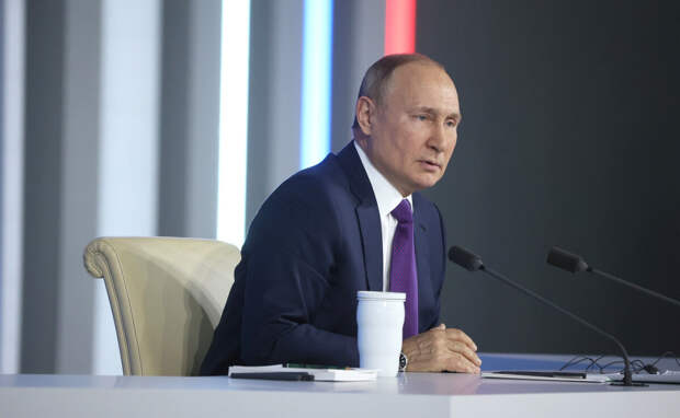 И говоря о Сталине, это всё Путину нужно учитывать