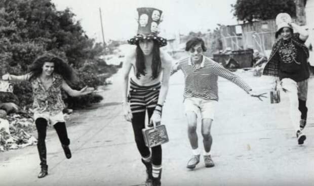 4. В 1989 году Брайан вместе с гитаристом Скотом Путески создал свою рок-группу "Мэрилин Мэнсон и пугающие детишки" икона стиля, мэрилин мэнсон