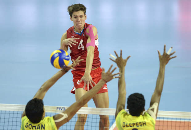 Молодежную сборную России по волейболу допустили до соревнований с флагом и гимном