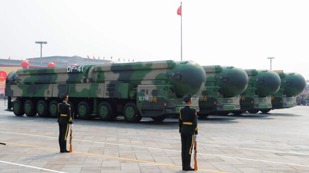 В Китае отвергли обвинения США о планах обогнать Россию по количеству ядерных боеголовок