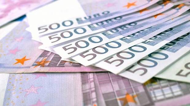 Несколько брокеров приостановили вывод долларов, евро и юаней с брокерских на банковские счета