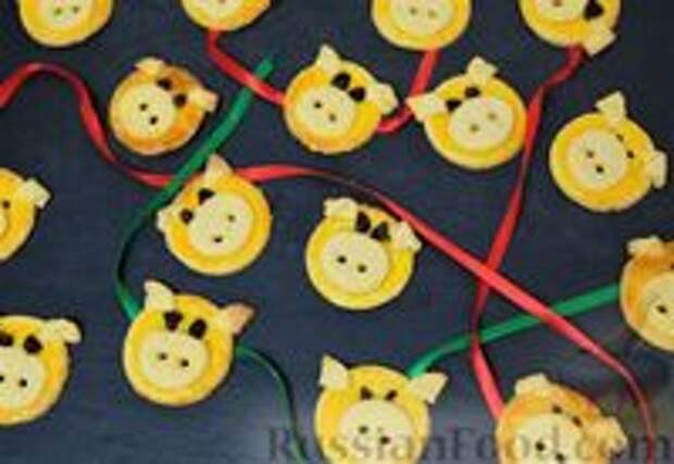 Фото к рецепту: Новогоднее печенье "Милые свинки"