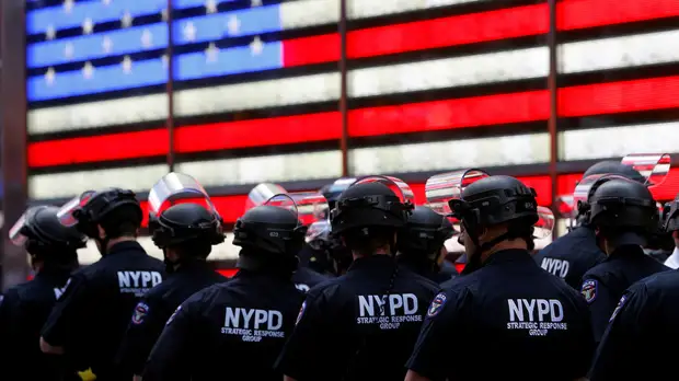 В Нью-Йорке продлили комендантский час