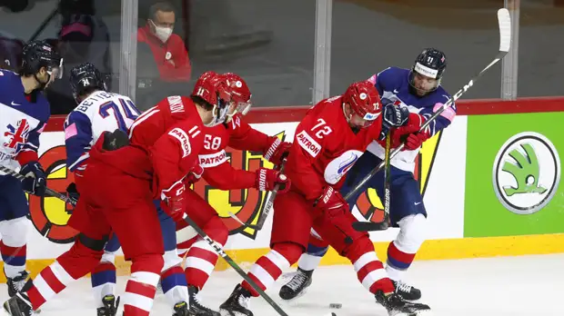 Россия обыгрывает Великобританию после второго периода матча ЧМ по хоккею