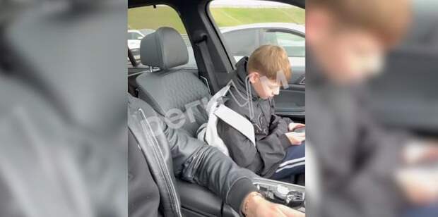 В Краснодаре 14-летнего пловца дисквалифицировали из-за логотипа на плавках