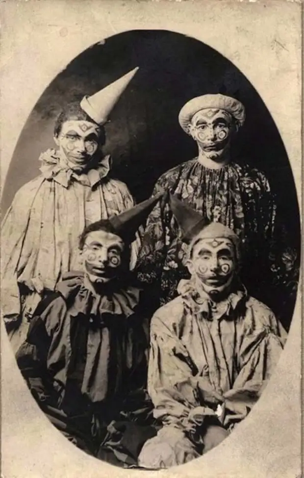 Жуткие клоуны на старых фото