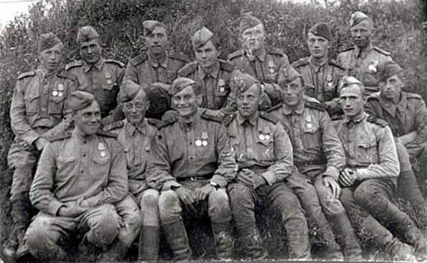 Юрий Никулин на фронте (третий слева в верхнем ряду) никулин, редкие, фото