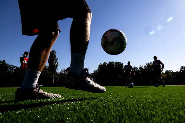 Неизвестные расправились с арбитром во время футбольного матча