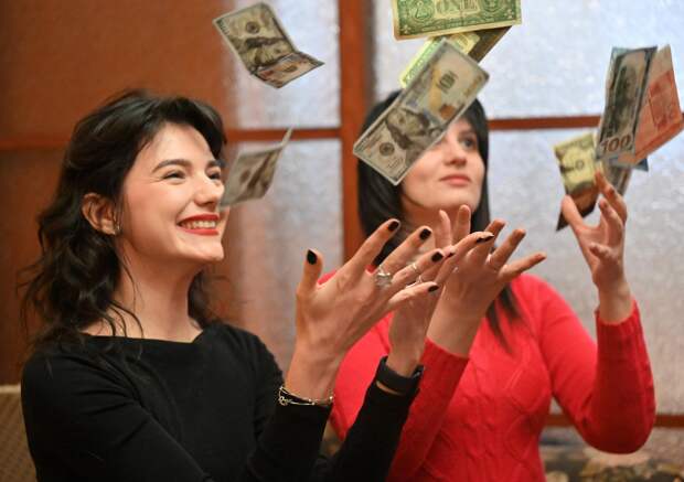 Курс доллара понизили