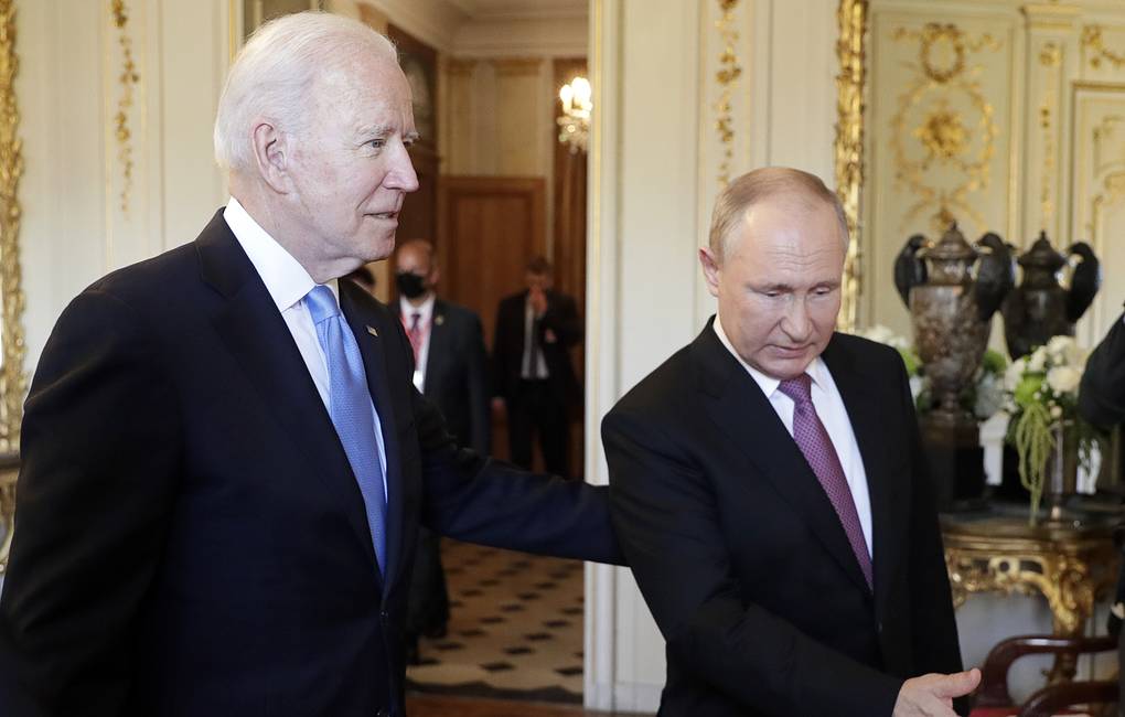 Русский намёк на украинские обстоятельства: хохлома от Путина подарена Байдену